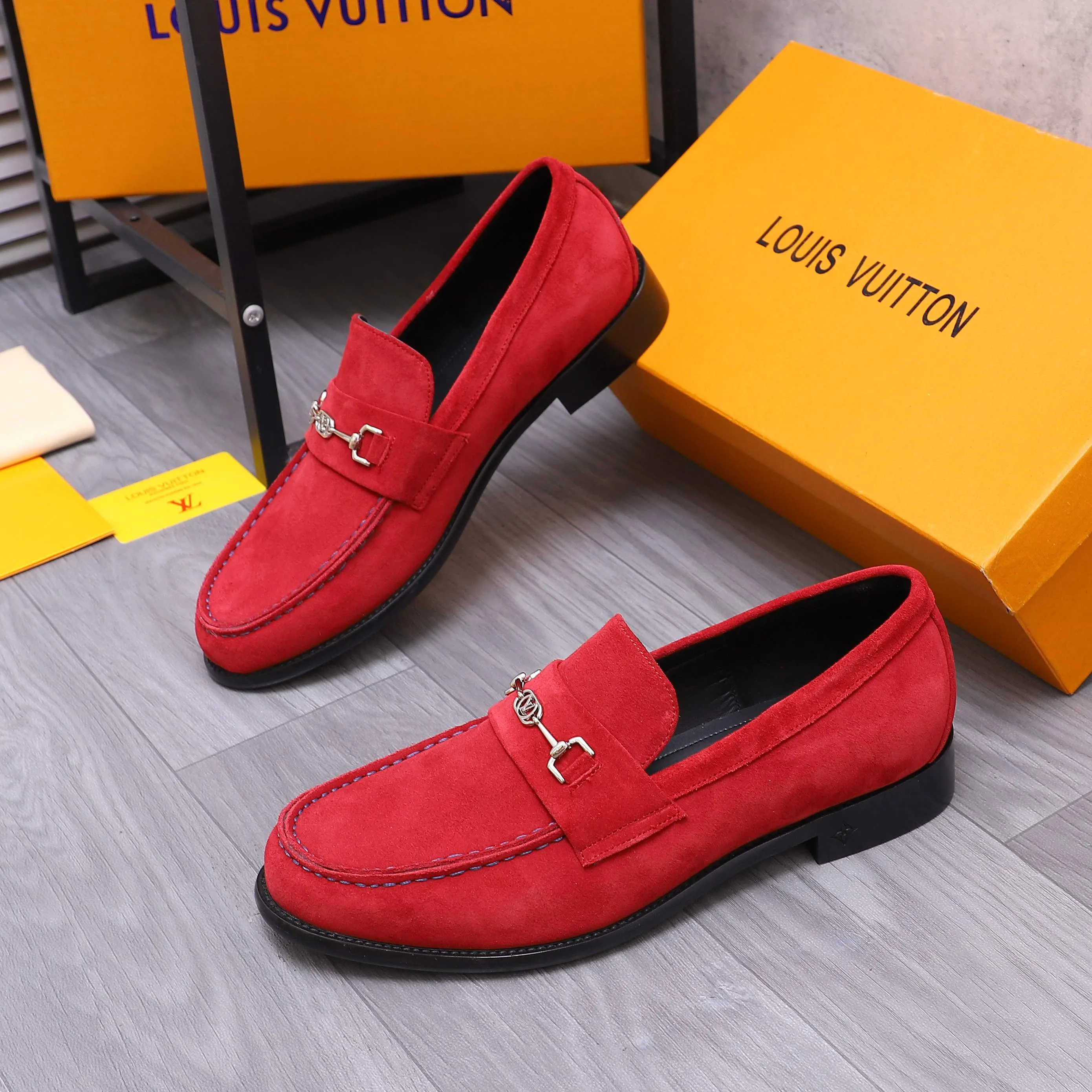 Men's shoes 💰660 Product trademark: LV [Louis Vuitton] business casual slip-on leather shoes, regular size. Size: 39-44 (38.45 custom-made, non-refundable) Product materials: Selected frosted cowhide upper, cowhide lining, original outsole